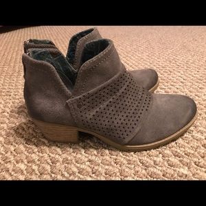 Earth Origins Gray Suede Amanda Ankle Booties